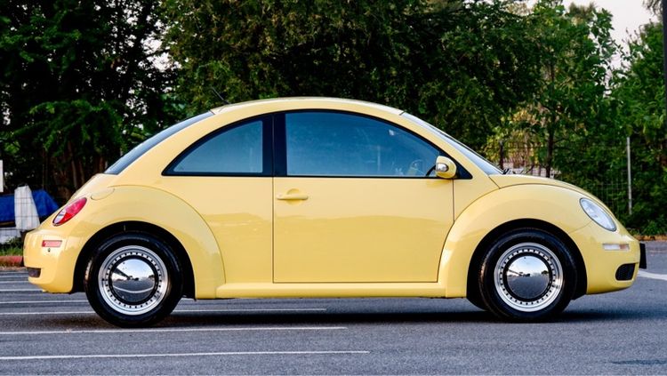 Volkswagen Beetle 2010 1.6 Sedan เบนซิน ไม่ติดแก๊ส เกียร์อัตโนมัติ เหลือง รูปที่ 4