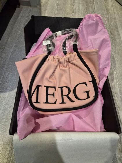 หญิง ชมพู พร้อมส่งของใหม่ Merge A Day Bag - Pink
Size : Medium - Pink