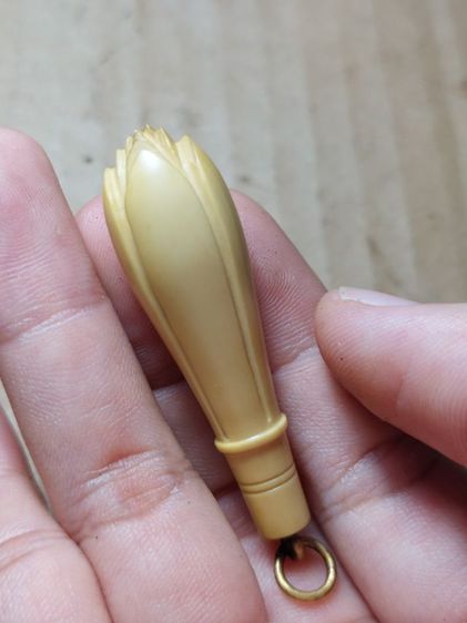 เครื่องรางดอกจำปีหลวงพ่อสดวัดปากน้ำดอกใหญ่จ้า