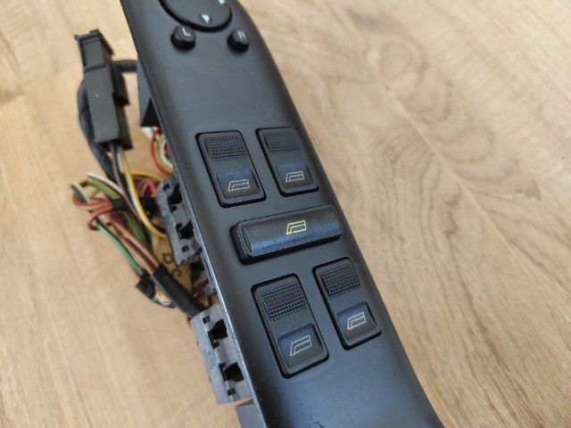 ลิ้นชักเขี่ยบุหรี่ ตรงรุ่น Audi A80 ปี 95 เป็นรุ่นลายไม้ครับ และ คันเข้าเกียร์ Audi A80 Auto สภาพสวย สวิคกระจกไฟฟ้า ปี91-93 พร้อมกรอบมือจับ รูปที่ 11