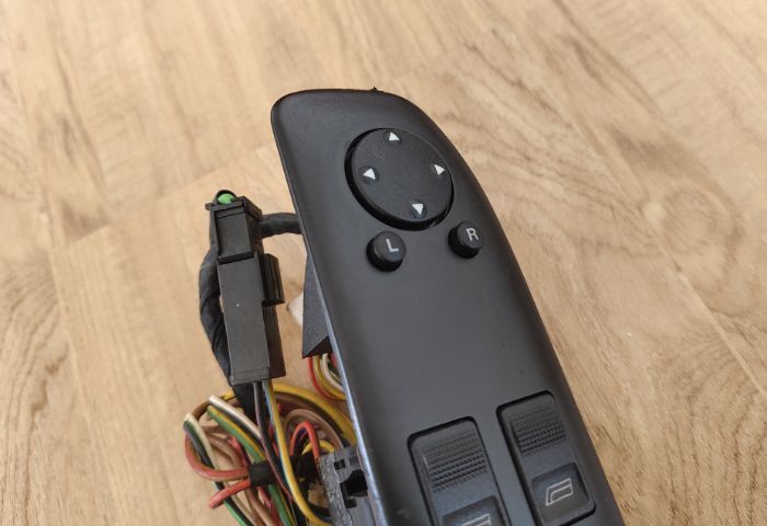 สวิคคอนโซลกลางต่างๆสำหรับ รถ Audi A80 อะไหล่นอก แยกขายทุกตัว และ สวิคกระจกไฟฟ้าพร้อมกรอบมือจับประตู A80 ปี91-93 รูปที่ 8