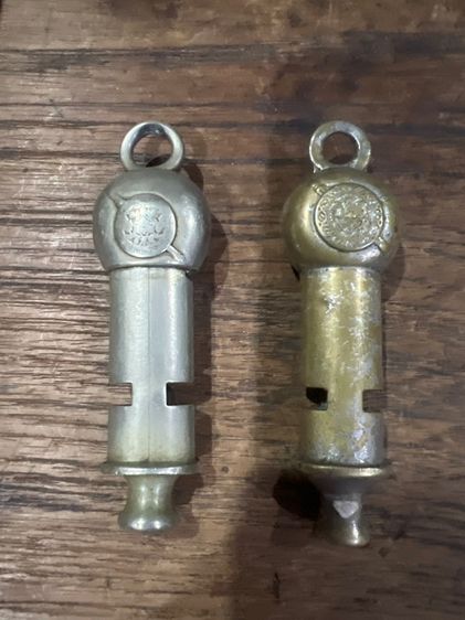 นกหวีดตำรวจโบราณ