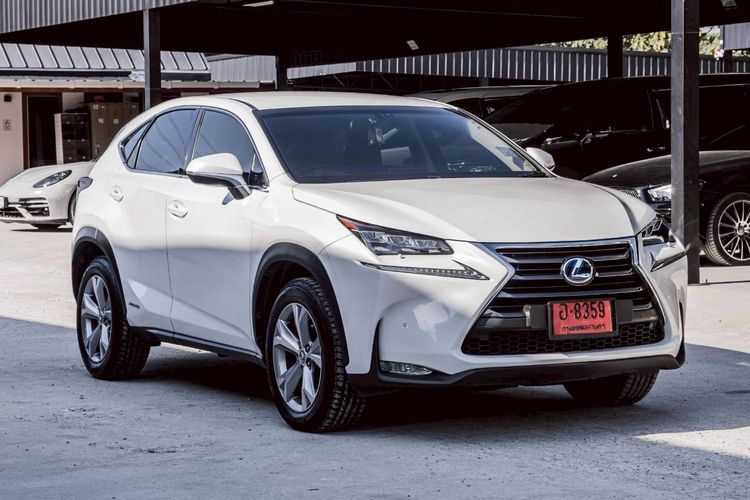 รถ Lexus NX300 2.0 Grand Luxury สี ขาว