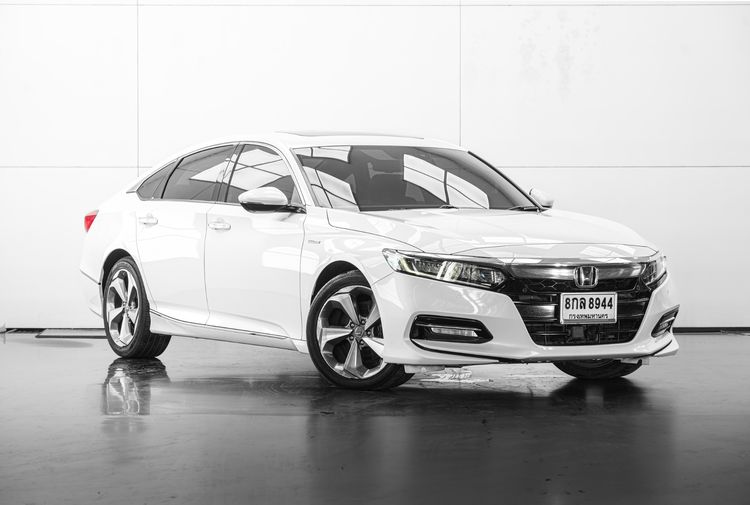 รถ Honda Accord 2.0 e:HEV Tech สี ขาว