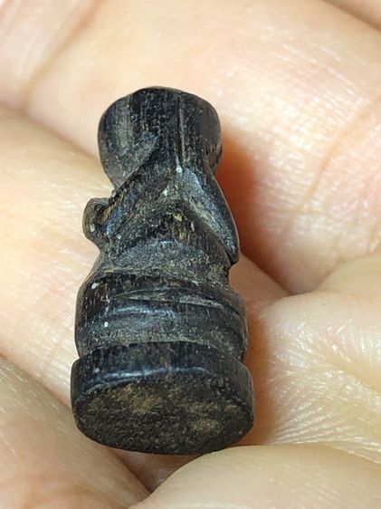 พระปิดตาไม้เเกะ หลวงปู่รอด วัดบางน้ำวน เนื้อไม้เก่าๆเเห้งๆ ผุกร่อน เนื้อไม้ระดับ150ปี พระเก่าๆเหมาๆบ้านๆ พระคนแก่เก่าๆเก็บ รูปที่ 5