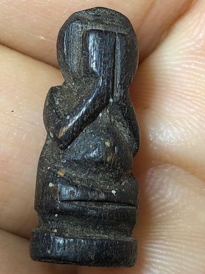 พระปิดตาไม้เเกะ หลวงปู่รอด วัดบางน้ำวน เนื้อไม้เก่าๆเเห้งๆ ผุกร่อน เนื้อไม้ระดับ150ปี พระเก่าๆเหมาๆบ้านๆ พระคนแก่เก่าๆเก็บ