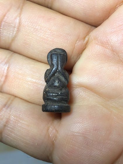 พระปิดตาไม้เเกะ หลวงปู่รอด วัดบางน้ำวน เนื้อไม้เก่าๆเเห้งๆ ผุกร่อน เนื้อไม้ระดับ150ปี พระเก่าๆเหมาๆบ้านๆ พระคนแก่เก่าๆเก็บ รูปที่ 7