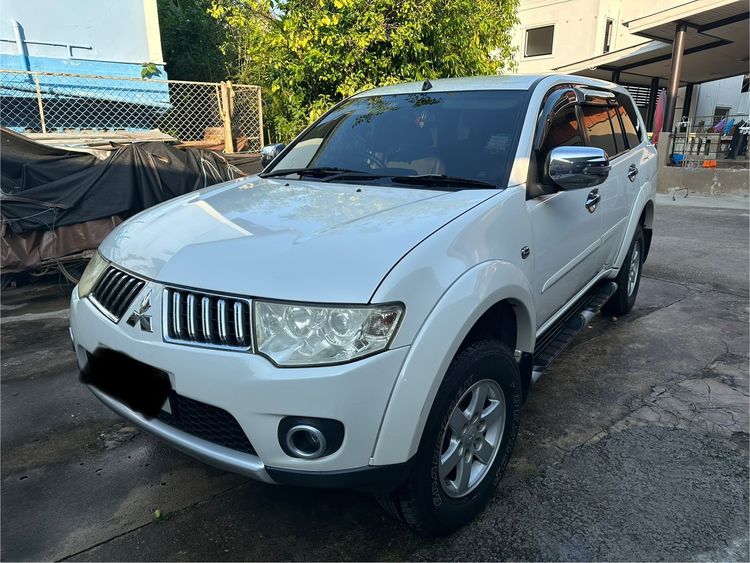 รถ Mitsubishi Pajero Sport 2.4 GLS สี ขาว