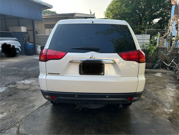 Mitsubishi Pajero Sport 2012 2.4 GLS Utility-car เบนซิน LPG เกียร์ธรรมดา ขาว รูปที่ 3