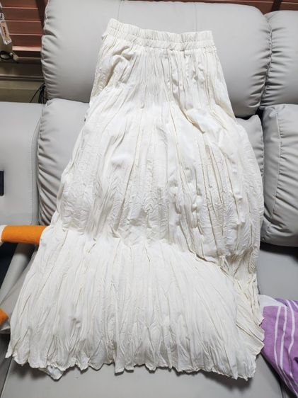 ชุเอี๊ยมกระโปรงยาวสีดำผ้าร่มมือนึ่ง . กระโปรงยาวลายดอก มีหลายลาย 