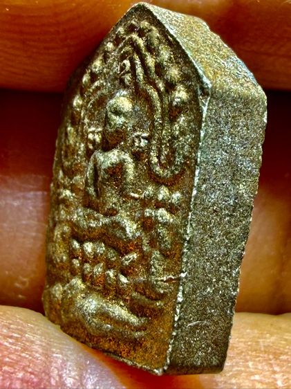 พระขุนแผนผงพรายกุมาร พิมพ์เล็ก เนื้อข้าวสุกลงบรอนร์ทอง พิมพ์สวยพุทธคุณเด่นค้าขายดี มีโชคลาภ เเคล้วคลาดปลอดภัย พระเหมาๆบ้านๆ รูปที่ 7