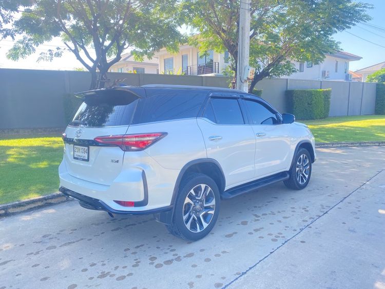 Toyota Fortuner 2022 2.8 LEGENDER 4WD AT ดีเซล เกียร์อัตโนมัติ ขาว รูปที่ 3
