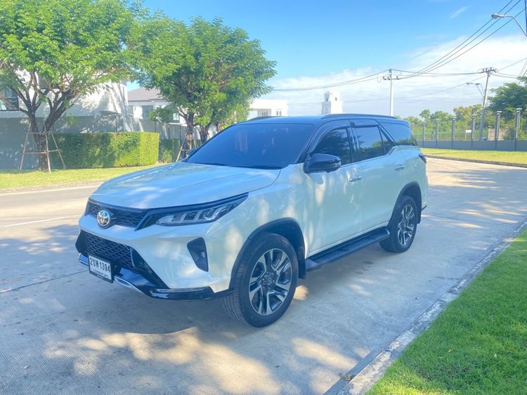 Toyota Fortuner 2022 2.8 LEGENDER 4WD AT ดีเซล เกียร์อัตโนมัติ ขาว รูปที่ 2
