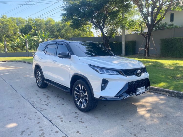 รถ Toyota Fortuner 2.8 LEGENDER 4WD AT สี ขาว