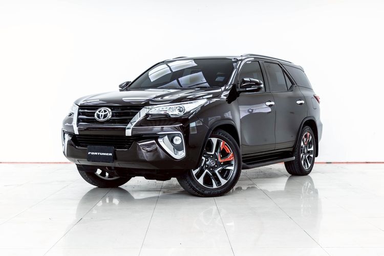 รถ Toyota Fortuner 2.4 G สี น้ำตาล