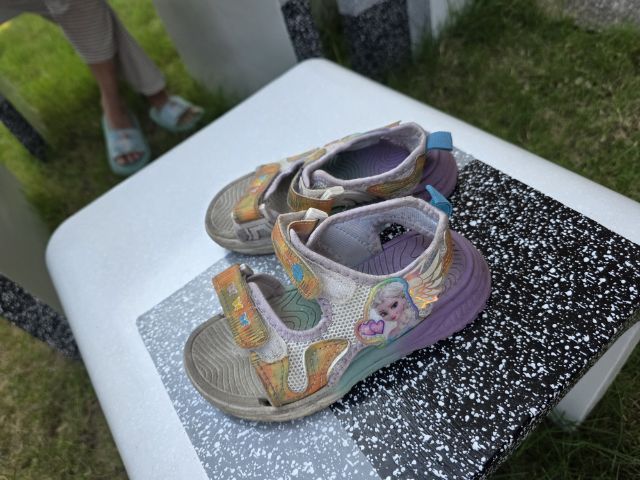 รองเท้าเด็กผู้หญิง