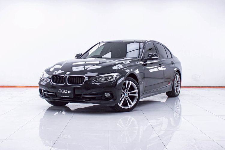 รถ BMW Series 3 330e สี ดำ