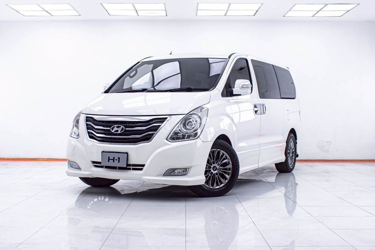 รถ Hyundai H-1  2.5 Limited สี ขาว