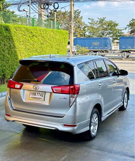 Toyota Innova 2020 2.8 Crysta G Utility-car ดีเซล เกียร์อัตโนมัติ บรอนซ์เงิน รูปที่ 4