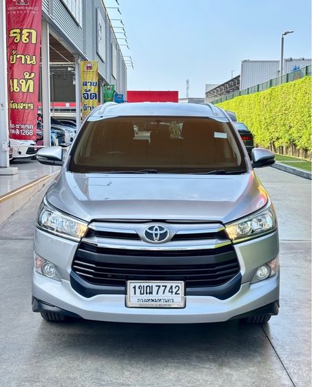 Toyota Innova 2020 2.8 Crysta G Utility-car ดีเซล เกียร์อัตโนมัติ บรอนซ์เงิน รูปที่ 2