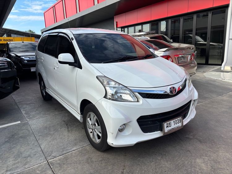 รถ Toyota Avanza 1.5 S สี ขาว