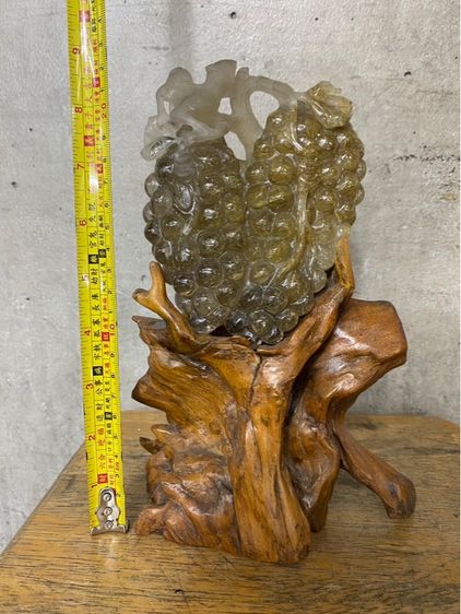 ไหมทองแกะสลักพวงองุ่น