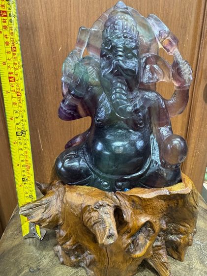 หินมงคลฟลูออไรด์แกะสลักพระพิฆเนศ