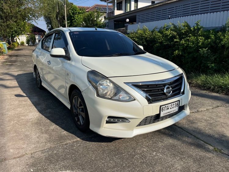 รถ Nissan Almera 1.2 E Sportech สี ขาว