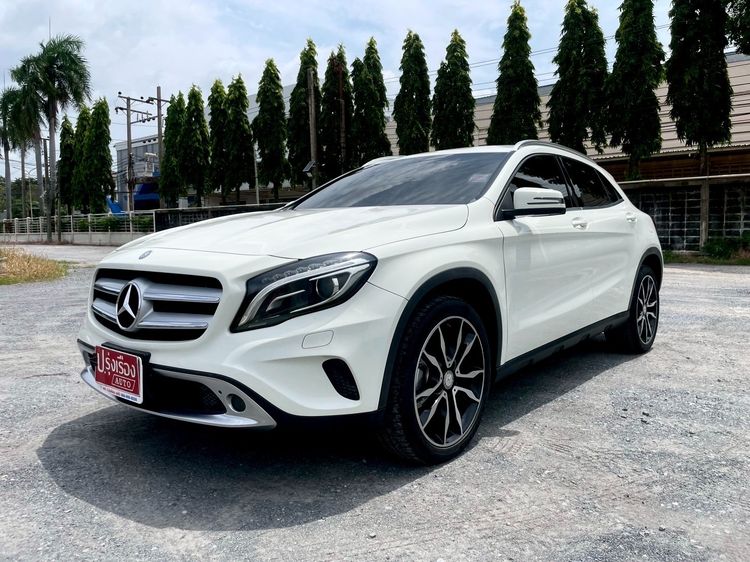รถ Mercedes-Benz GLA-Class GLA200 สี ขาว