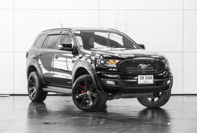รถ Ford Everest 2.0 Trend สี ดำ