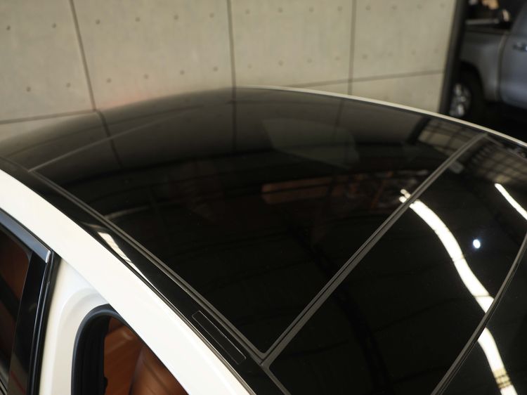 Mercedes-Benz E-Class 2017 E220 Sedan ดีเซล ไม่ติดแก๊ส เกียร์อัตโนมัติ ขาว รูปที่ 3