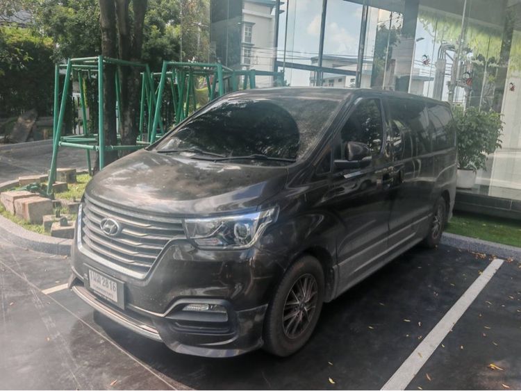 รถ Hyundai H-1  2.5 Elite Plus สี น้ำตาล