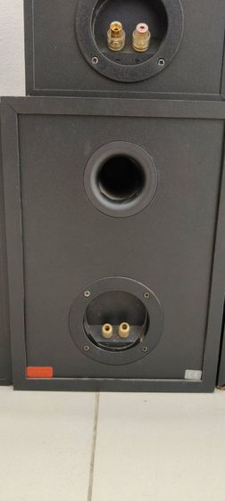 เหมา รวม10ตัว 35,000บาท
YAMAHA POWERED MONITOR SPEAKER MODEL MSPS 5 STUDIO 4ตัว
dynaudioacoustics 4 ตัว
audio consultants รูปที่ 15