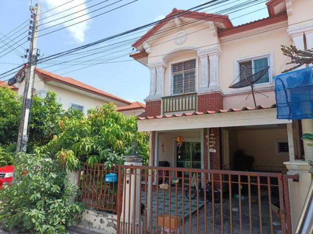 ขายบ้านทาวน์เฮ้าส์ 2 ชั้น เนื้อที่ 29 ตรว. หัวมุม