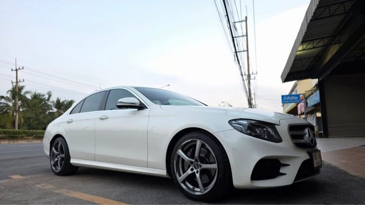 รถ Mercedes-Benz E-Class E220 สี ขาว