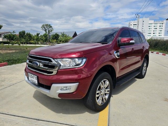 รถ Ford Everest 3.2 Titanium 4WD สี แดง