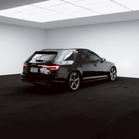 Audi Audi A4  2020 2.0 Sedan เบนซิน ไม่ติดแก๊ส เกียร์อัตโนมัติ ดำ รูปที่ 4