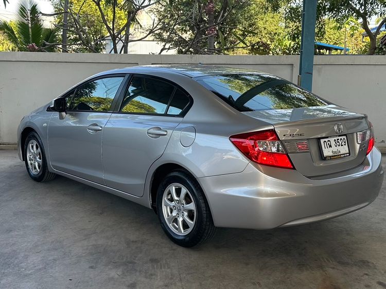 Honda Civic 2012 1.8 S i-VTEC Sedan เบนซิน ไม่ติดแก๊ส เกียร์ธรรมดา เทา รูปที่ 4