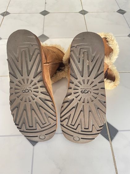 รองเท้าบูทลุยหิมะ UGG  รูปที่ 9