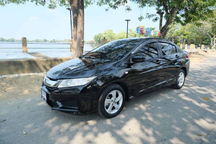 Honda City 2016 1.5 V Sedan เบนซิน ไม่ติดแก๊ส เกียร์อัตโนมัติ ดำ รูปที่ 3