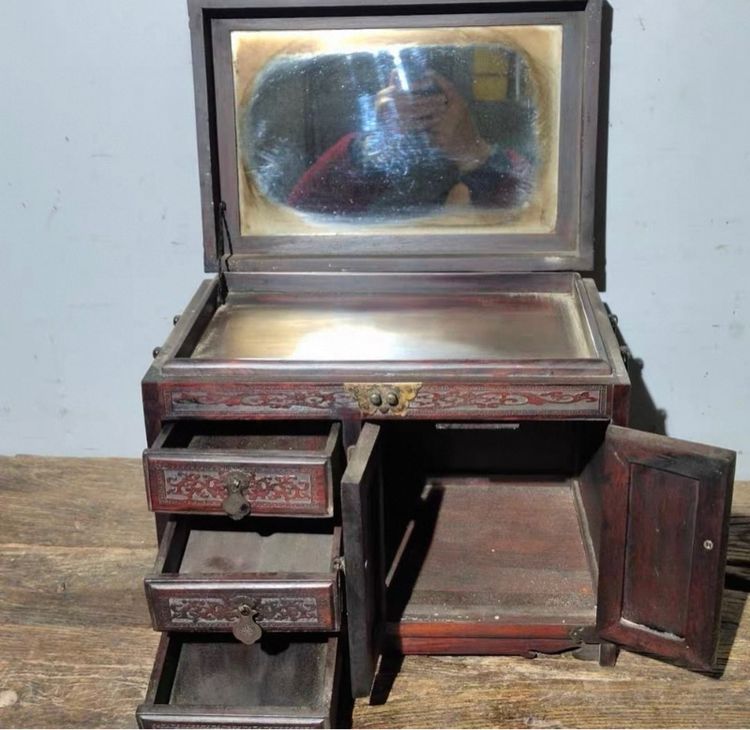 ✨กล่องเครื่องประดับนี้เป็นงานฝีมือทำจากไม้หวงหัวลี่  รูปที่ 2