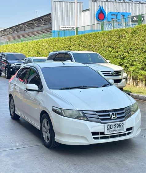 Honda City 2010 1.5 V Sedan เบนซิน เกียร์อัตโนมัติ ขาว รูปที่ 2