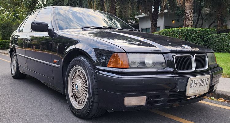 รถ BMW Series 3 318i สี ดำ