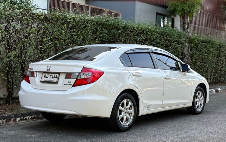 Honda Civic 2012 1.8 S i-VTEC Sedan เบนซิน ไม่ติดแก๊ส เกียร์อัตโนมัติ ขาว รูปที่ 3