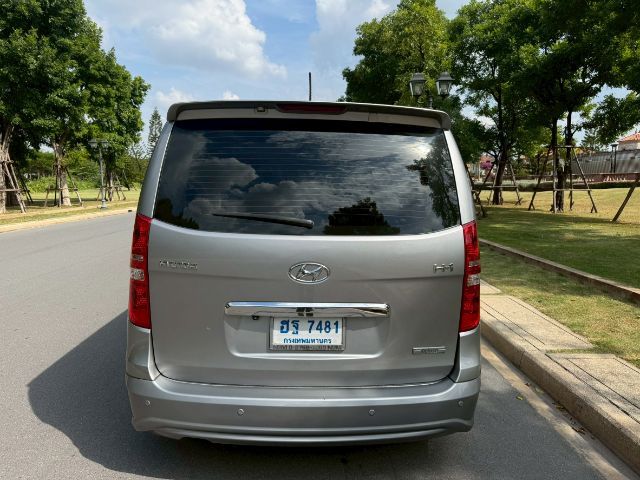 Hyundai H-1  2018 2.5 Deluxe Utility-car ดีเซล ไม่ติดแก๊ส เกียร์อัตโนมัติ บรอนซ์เงิน รูปที่ 2