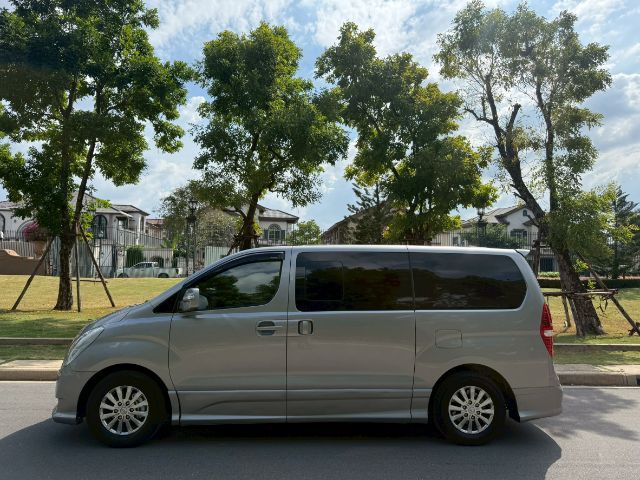 Hyundai H-1  2018 2.5 Deluxe Utility-car ดีเซล ไม่ติดแก๊ส เกียร์อัตโนมัติ บรอนซ์เงิน รูปที่ 3