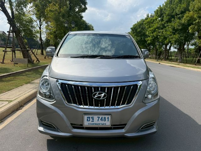 Hyundai H-1  2018 2.5 Deluxe Utility-car ดีเซล ไม่ติดแก๊ส เกียร์อัตโนมัติ บรอนซ์เงิน