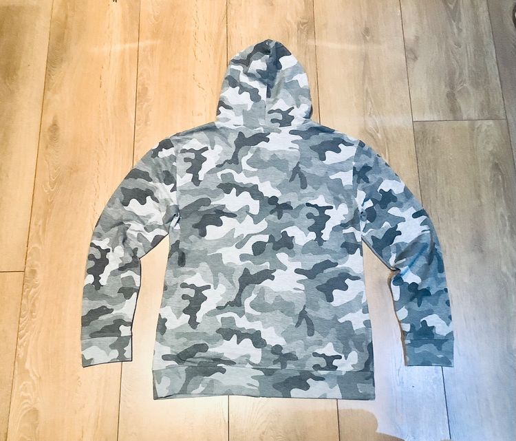 เสื้อวอร์มลายทหาร เสื้อกันหนาว สภาพดีเนื้อผ้าดี ขนาดเบอร์ L รูปที่ 2