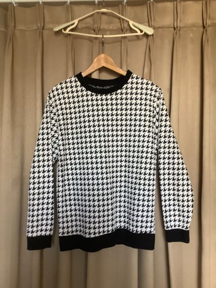 เสื้อแบรนด์เนมเกาหลี สภาพเนื้อผ้าดียังดูใหม่มาก ขนาดเบอร์ M