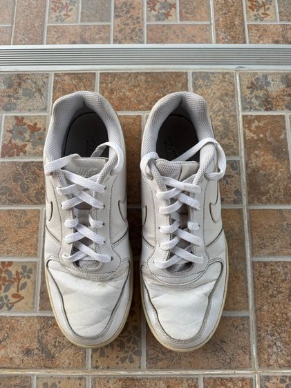 รองเท้า Nike